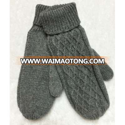 Pretty good warm Zhejiang manufacturer factory hot popular mitten acrylic women winter knitted crochet gloves with fleece lining